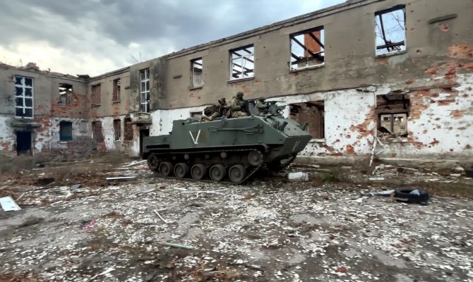 Тульские десантники развернули мобильный комплект спутниковой связи в зоне СВО