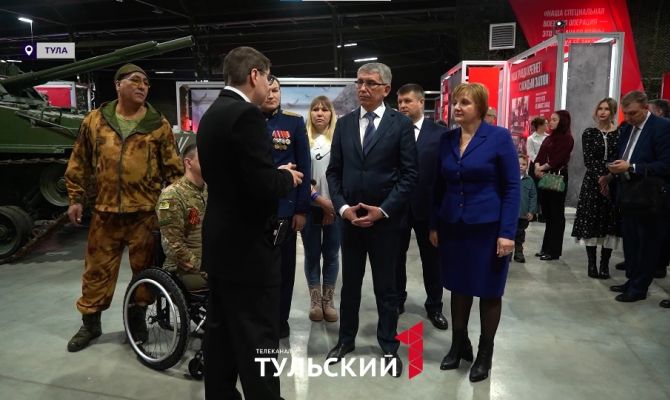 Дмитрию Миляеву показали трофейную американскую технику в парке "Патриот"