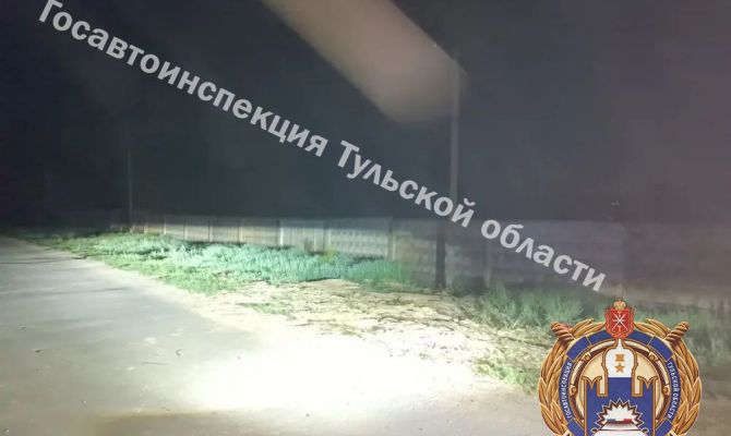 Под Тулой девочка-подросток на мотоцикле врезалась в опору линии электропередачи