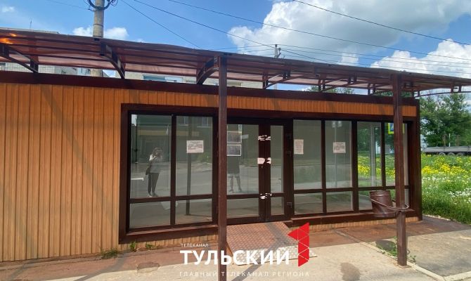 В Болохово вандалы разгромили утепленную остановку