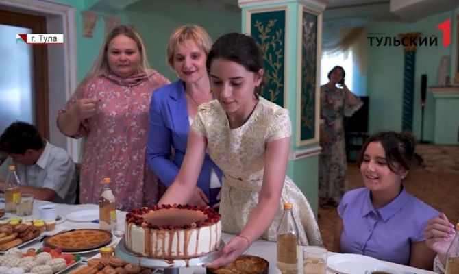 Семьи из Тулы взяли под опеку сирот из Донбасса: как в регионе поддерживают многодетных родителей