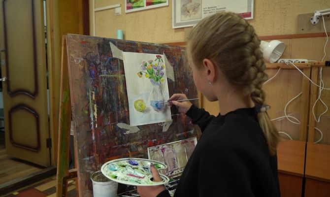 Педагог рассказала, с чего начать обучение детей рисованию
