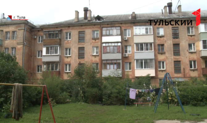 Во дворе тульской многоэтажки ребенок получил ожог от борщевика