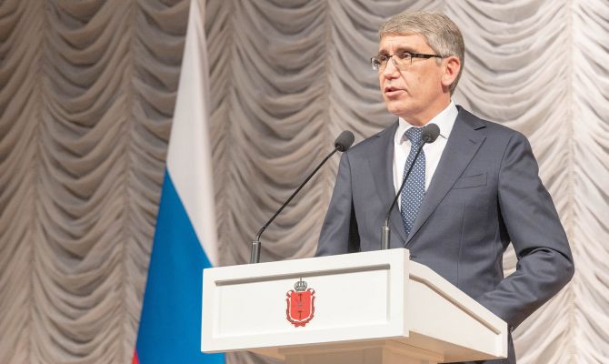 Дмитрий Миляев поздравил работников химической промышленности Тульской области с Днем химика