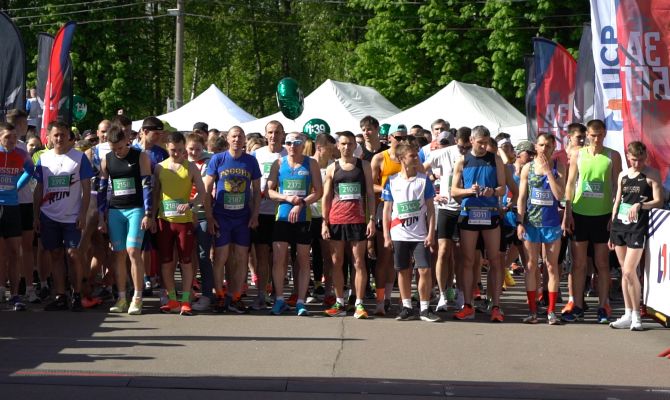 В Тульской области 2000 человек приняли участие в массовом забеге: спортсмены поделились эмоциями