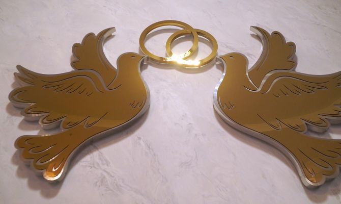 Красные платья и костюмы единорогов: молодожены в Туле задали свадебные тренды