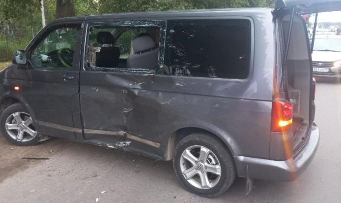 В Тульской области 16-летний мотоциклист врезался в "Volkswagen Caravelle"