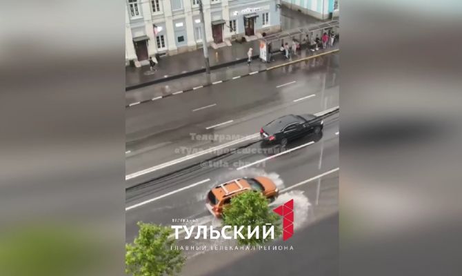 В Туле после сильного ливня затопило проспект Ленина 