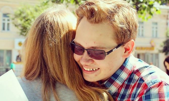 Психологи рассказали, как объятия влияют на продолжительность жизни