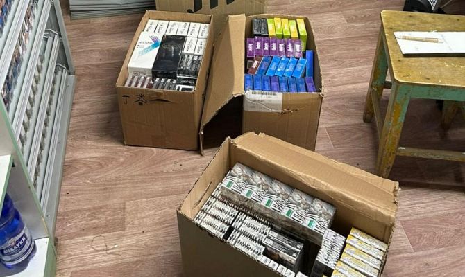 В Новомосковске мать и дочь пытались продать контрафактные сигареты на 6,5 млн рублей