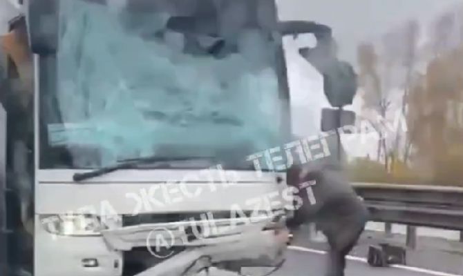 Пассажирский автобус попал в ДТП на трассе М-4 "Дон" под Веневом