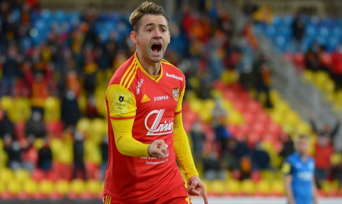 После первого тайма тульский "Арсенал" обыгрывает "Ротор" со счетом 1:0