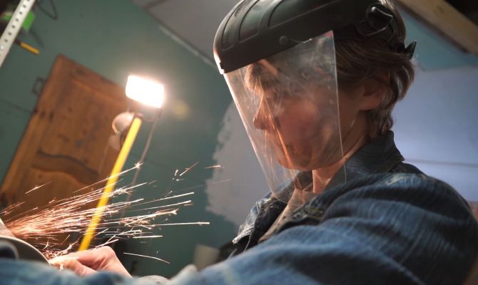 Единственная женщина-кузнец в Туле: бывшая спортсменка возрождает старинное мастерство