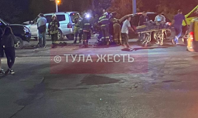В Туле в ночном ДТП пострадал водитель иномарки