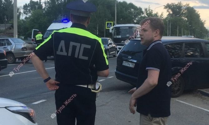 12 июня в деревне Ясная Поляна столкнулись два легковых автомобиля