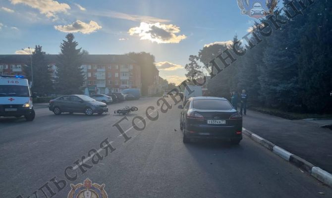 На площади Ленина в Узловой сбили 15-летнего подростка на мопеде