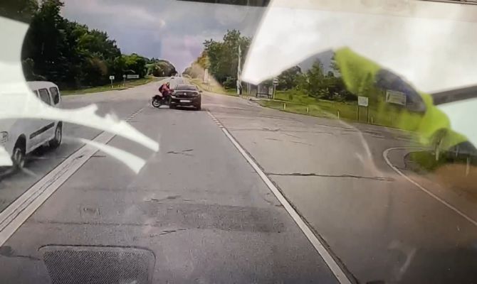 В Тульской области столкновение мотоцикла с иномаркой попало на видео