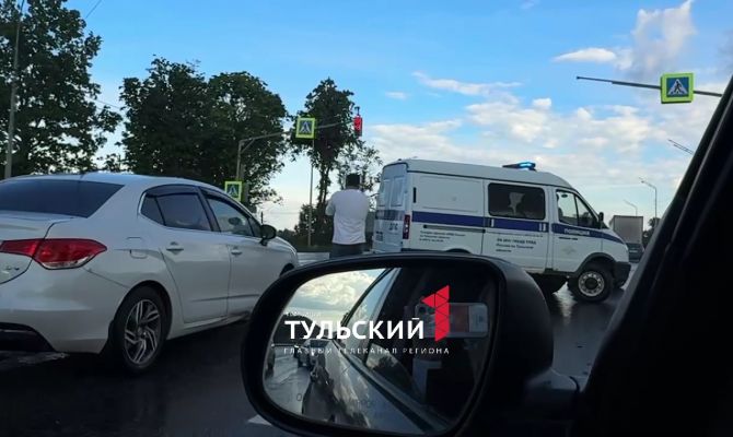 Мотоциклист устроил массовое ДТП на трассе М-2 "Крым" под Тулой