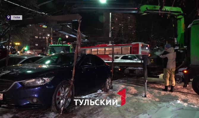 Снегопады повысили спрос на эвакуацию транспорта в Туле