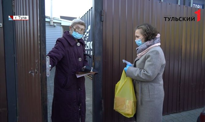 Как тульским пенсионерам обратиться за помощью к волонтерам 