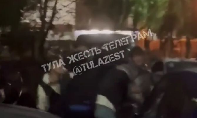 Подростки устроили массовую драку в центре Тулы