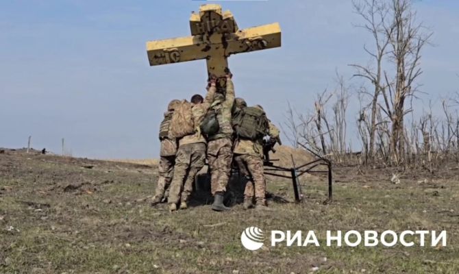 Тульские десантники подняли упавший крест в приграничье Курской области