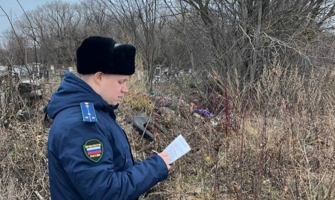 На кладбищах в Тепло-Огаревском районе выросли горы мусора