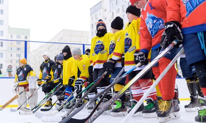 На улице Пролетарской в Туле открылся хоккейный корт