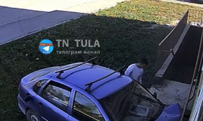 В Туле подросток на "Ладе" чуть не сбил пешехода и врезался в дом