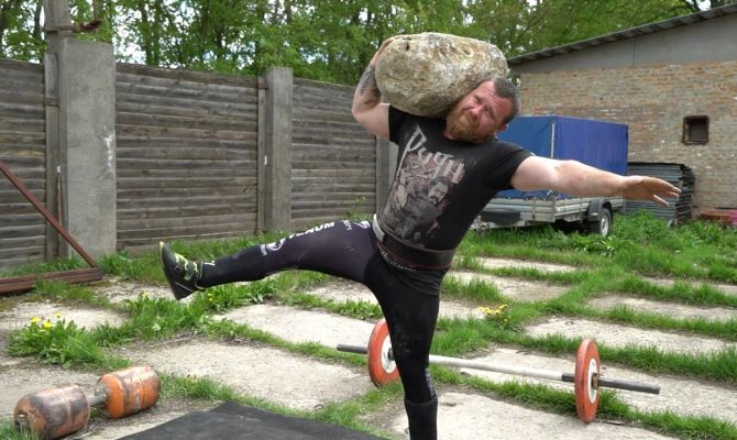 Обтесанные валуны и гигантские покрышки: тульские силачи готовятся к установке мирового рекорда