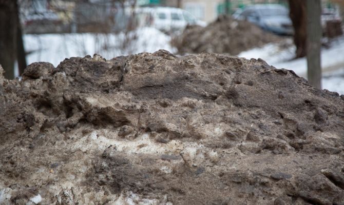 Как тулякам добиться от управляющей компании уборки снега со двора