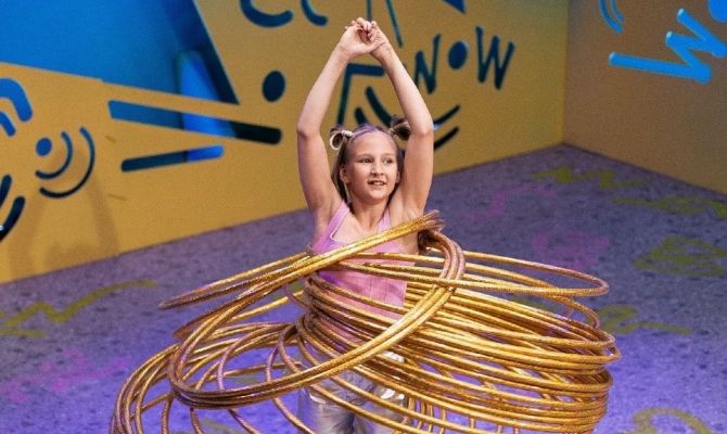 12-летняя тулячка одновременно прокрутила 30 обручей