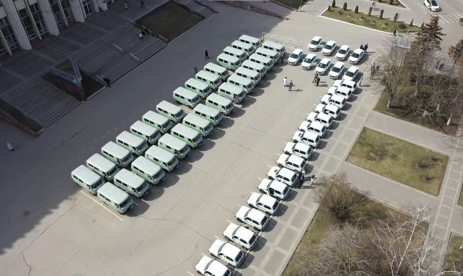 "Бездорожья не боимся": автопарк тульских медиков обновят полностью