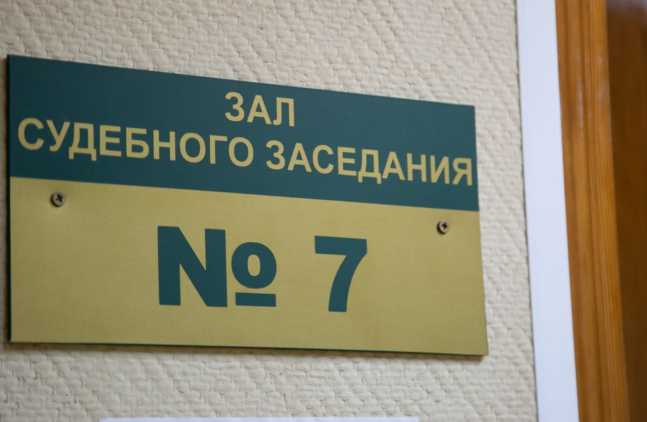 Двух одоевцев оштрафовали за то, что они вытолкали судебных приставов из  дома - Новости Тулы и области - 1tulatv