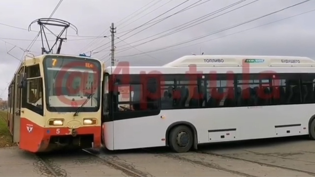 Стали известны подробности ДТП с трамваем и автобусом на Щегловской Засеке в Туле