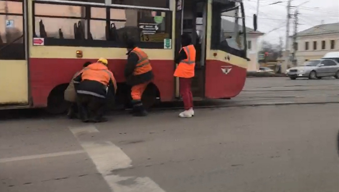 
                                            В Туле собралась пробка из-за трамваев
                                    