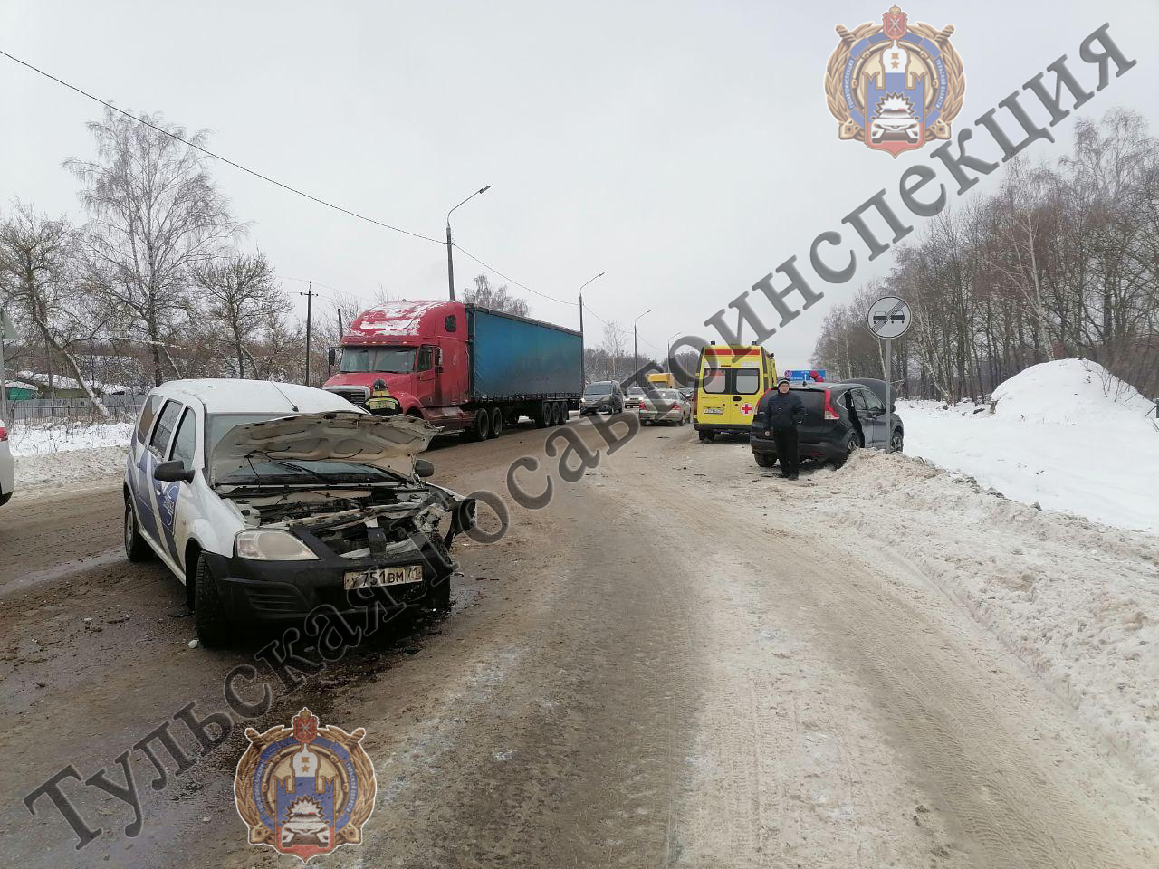 В Большой Туле водитель Lada Largus выехал на встречную и врезался в Нonda  СR-V - Новости Тулы и области - 1tulatv