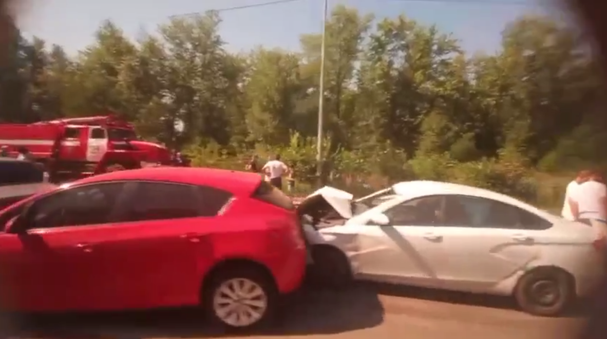 На трассе «Тула – Новомосковск» столкнулись сразу 5 автомобилей
