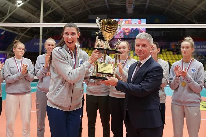 В Туле наградили победителей Кубка Губернатора по волейболу среди женских команд