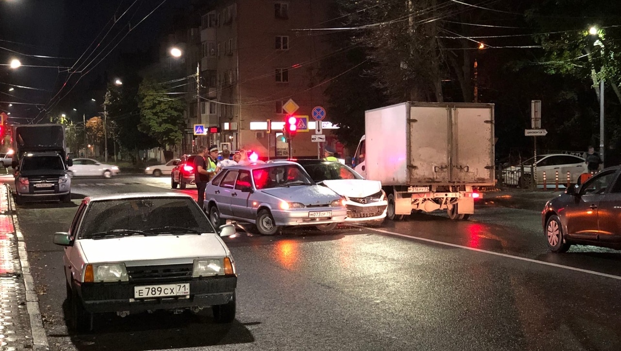 ДТП на улице 9 мая в Туле: "ВАЗ" не поделил дорогу с иномаркой