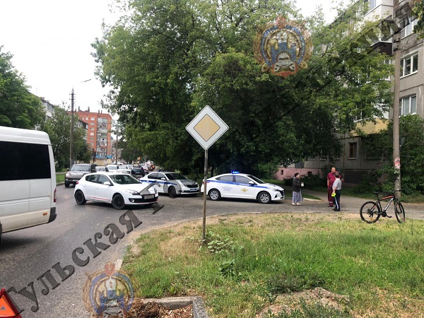На улице Калинина в Туле водитель Renault сбил 17-летнего велосипедиста