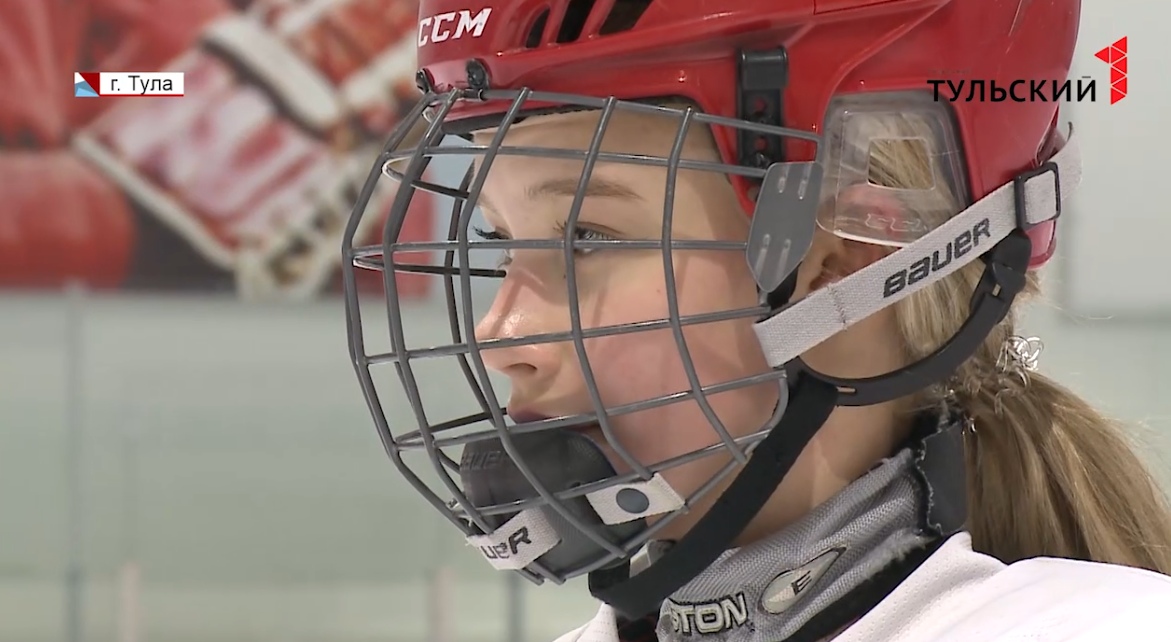 Хоккей не только для мужчин: 15-летняя тулячка выступает в команде с юношами