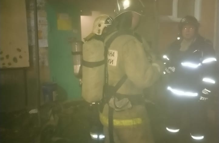 В Туле произошел ночной пожар в многоэтажке на улице Кутузова: спасен 31 человек 