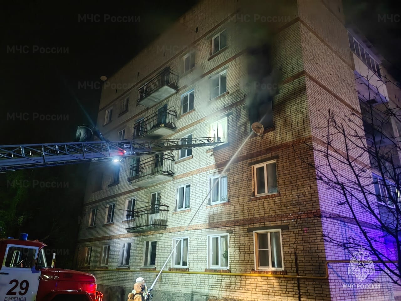 Из горящего дома в Ефремове эвакуировали 26 человек