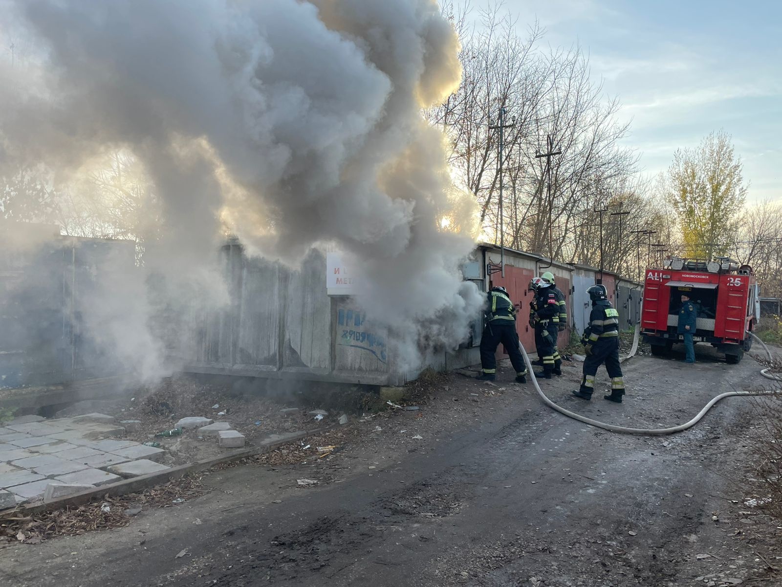 
                                            В Новомосковске загорелся гараж: погиб 64-летний мужчина
                                    