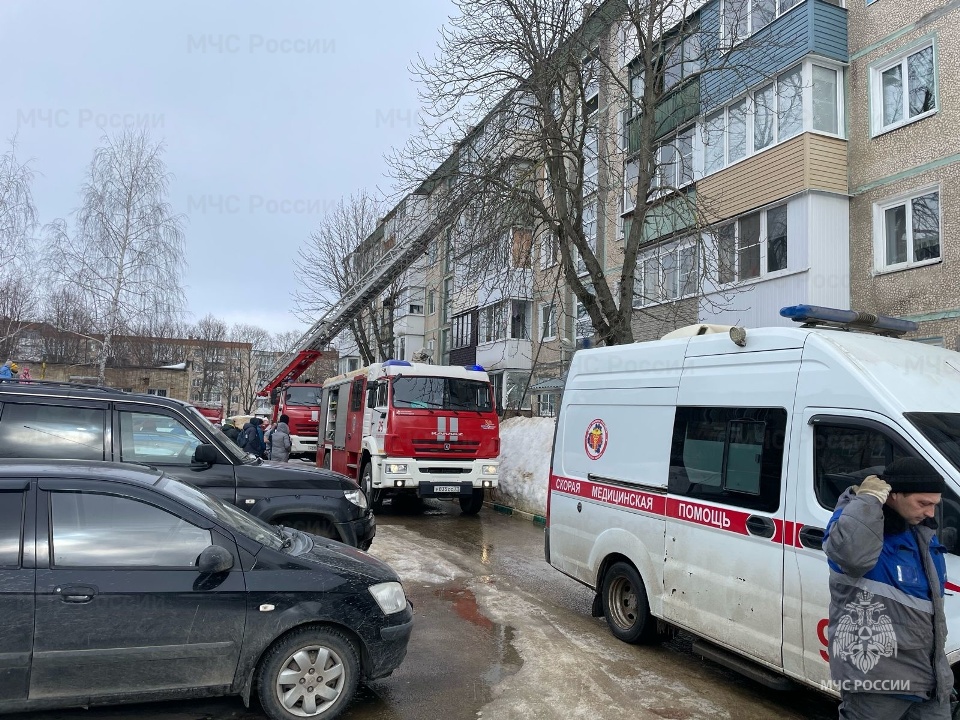 В Новомосковске два человека пострадали при пожаре в пятиэтажке