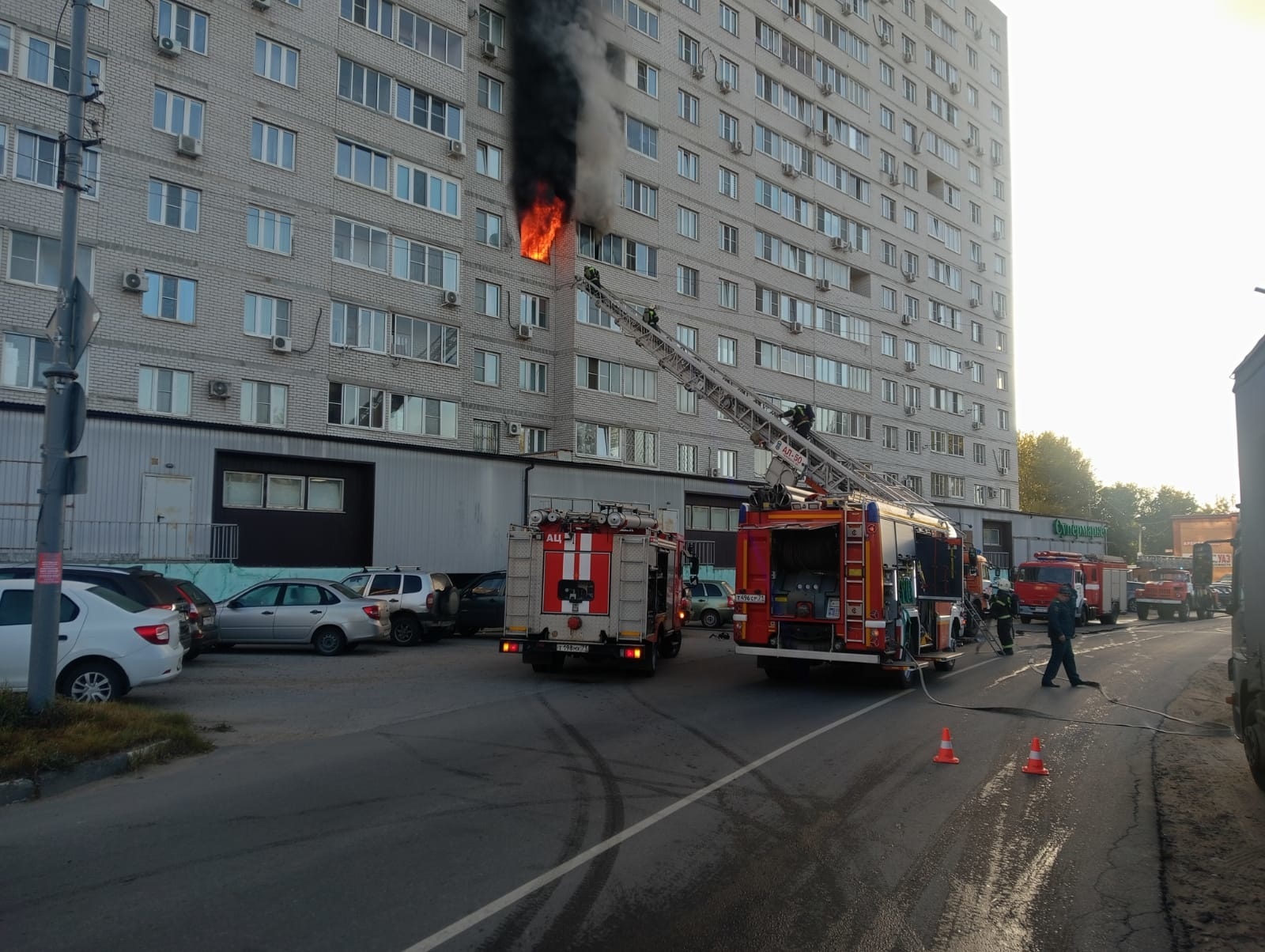 В Зареченском округе Тулы загорелся многоквартирный дом: эвакуированы 40 человек