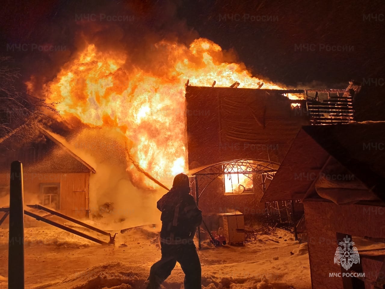 На пожаре в частном доме в Киреевском районе погибли 4 человека |  18.02.2023 | Тула - БезФормата