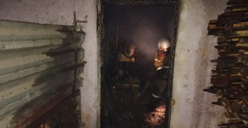 Тульские спасатели ликвидировали пожар в г.Щекино около получаса