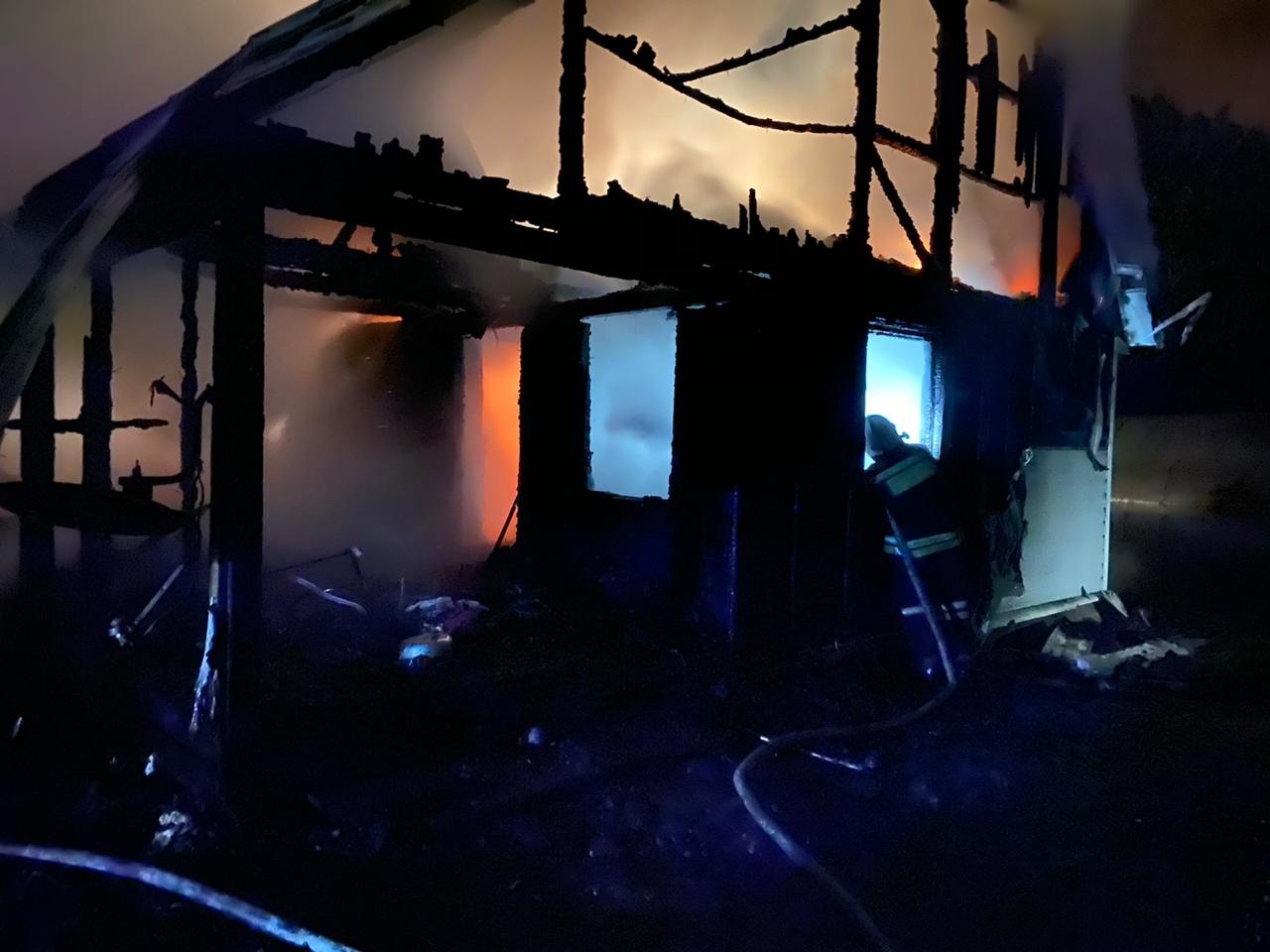 В Заокском на пожаре дачи пострадала 44-летняя женщина
